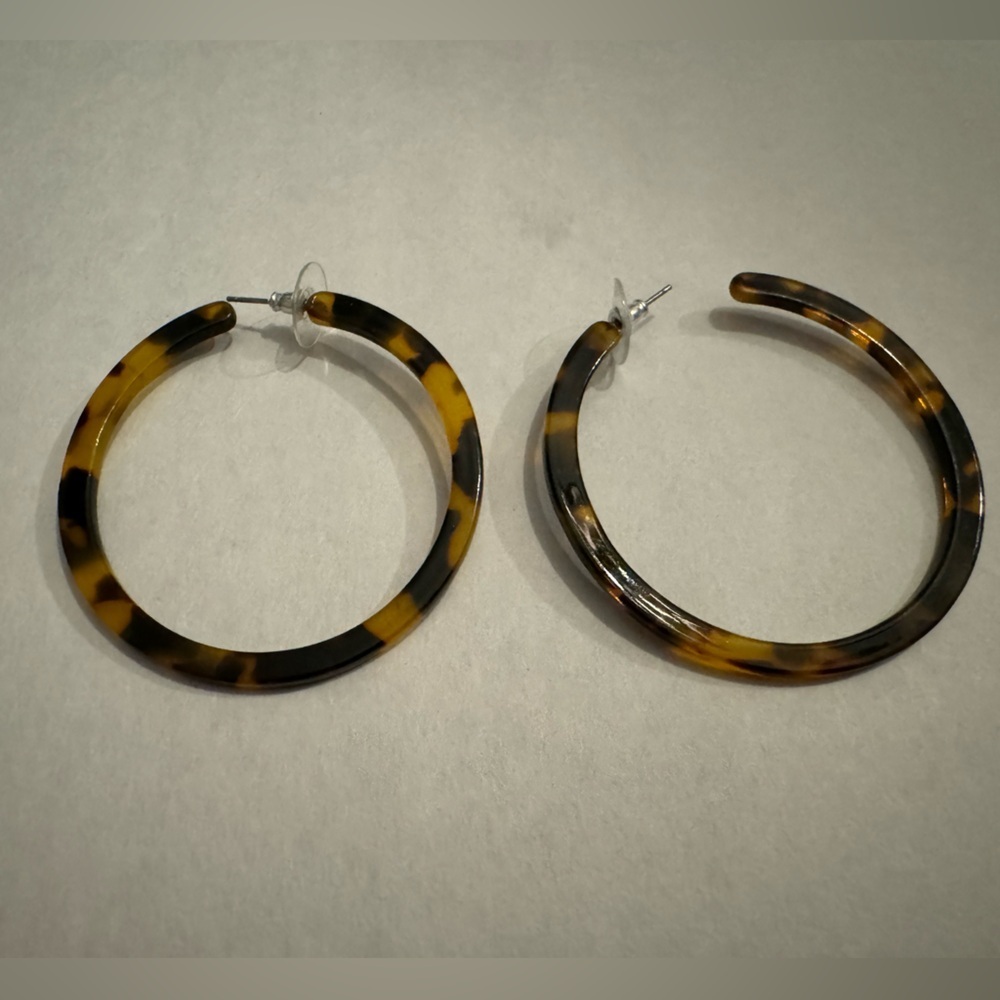 Tortoiseshell Partial Hoop Earrings